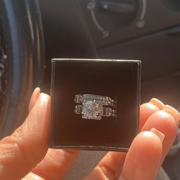 18k Platinum and Rhodium Plated Wedding Ring Set - Picture 2 of 6